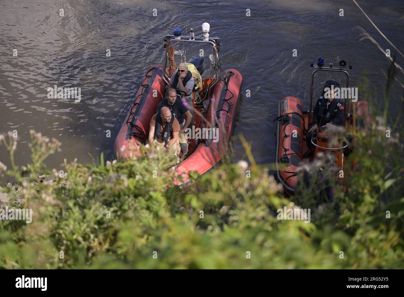 Dendermonde, Belgien. 07. Aug. 2023. Die Abbildung zeigt den Ort, an dem ein Frachtschiff in Grembergen bei Dendermonde gesunken ist. Der Kapitän, ein Mann aus Charleroi, wird vermisst, die Rettungsdienste suchen nach dem Mann mit Tauchern. Das Schiff der Firma Jogo Logistics ist in knapp 15 Minuten gesunken. BELGA FOTO LAURIE DIEFFEMBACQ Kredit: Belga News Agency/Alamy Live News Stockfoto