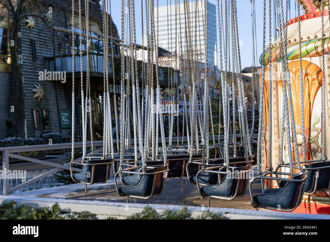Oldtimer-Karussell im Tivoli-Vergnügungspark in Kopenhagen im Winter. Stockfoto