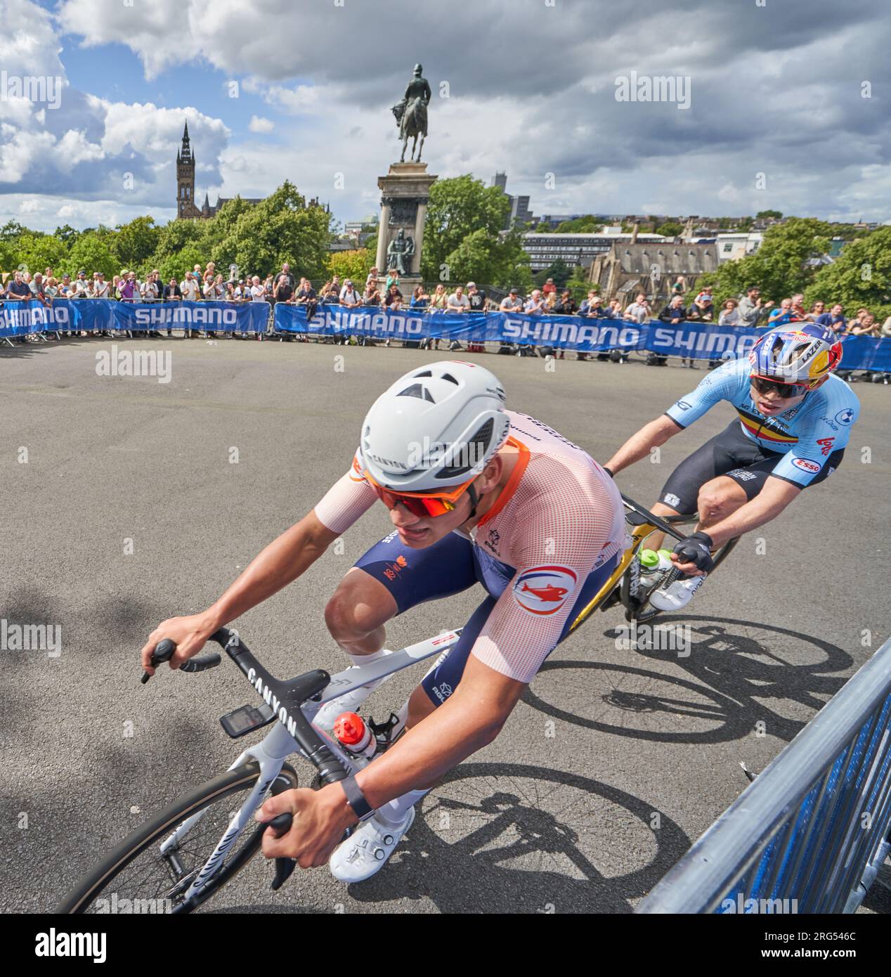 Mathieu van der Poel aus den Niederlanden gewann im August 2023 in Glasgow einen zufälligen und dramatischen UCI World Road Race-Titel für Männer Stockfoto