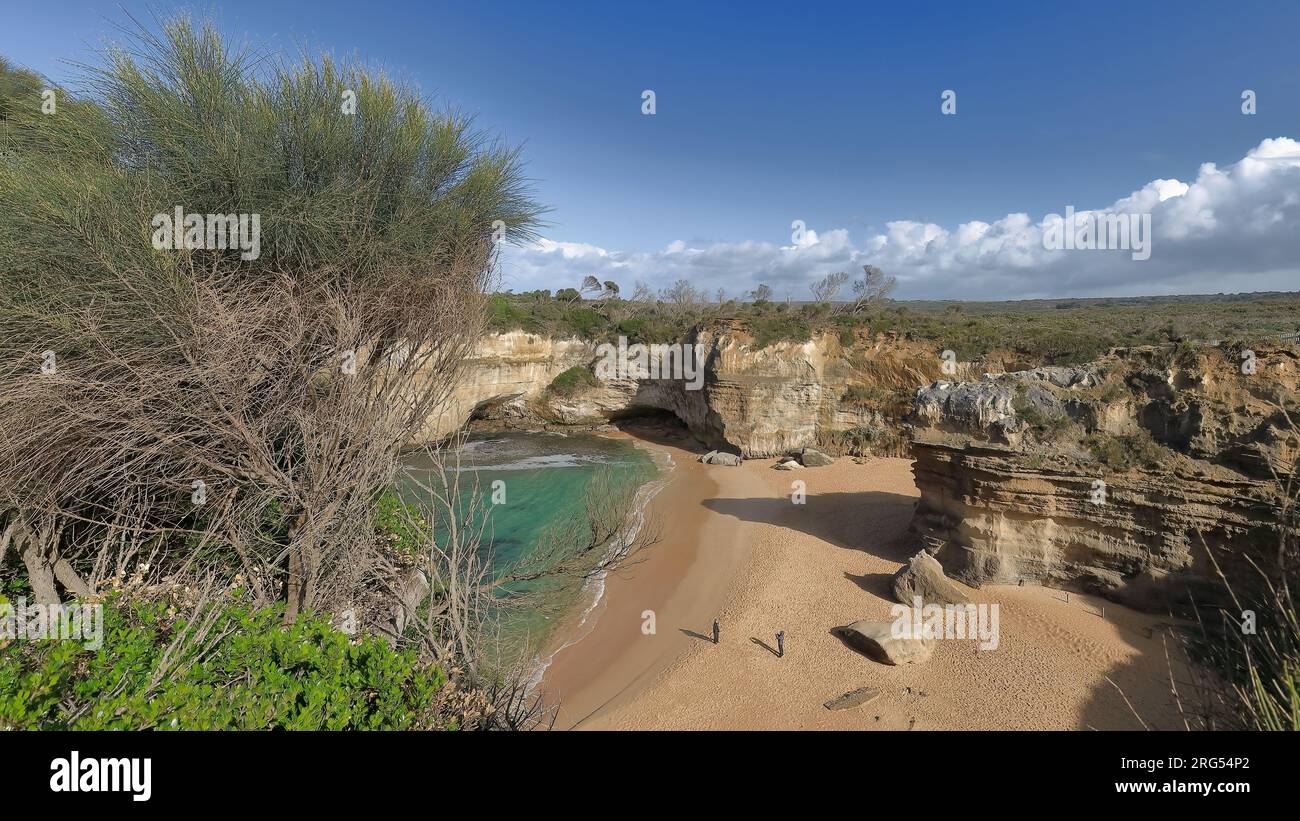 822 Seitenansicht der Lorge ARD Gorge Westklippe und Strand vom Shipwreck Walk aus gesehen. Port Campbell NP-Australien. Stockfoto