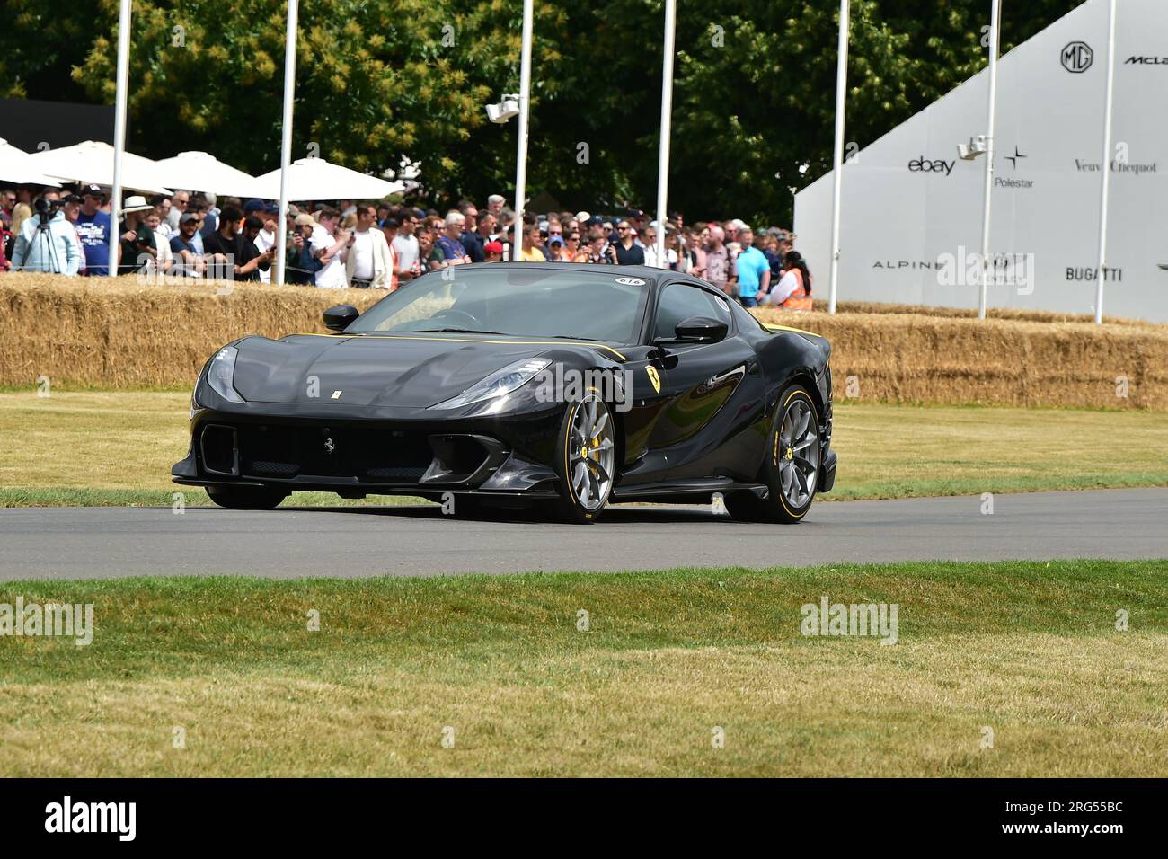 Rob Bariff, Patrick Blakeney-Edwards, Edward Morris, Ferrari 812 Competizione, Supercar Run, eine Gelegenheit, die Welt aus nächster Nähe zu sehen, zu hören und zu erleben Stockfoto