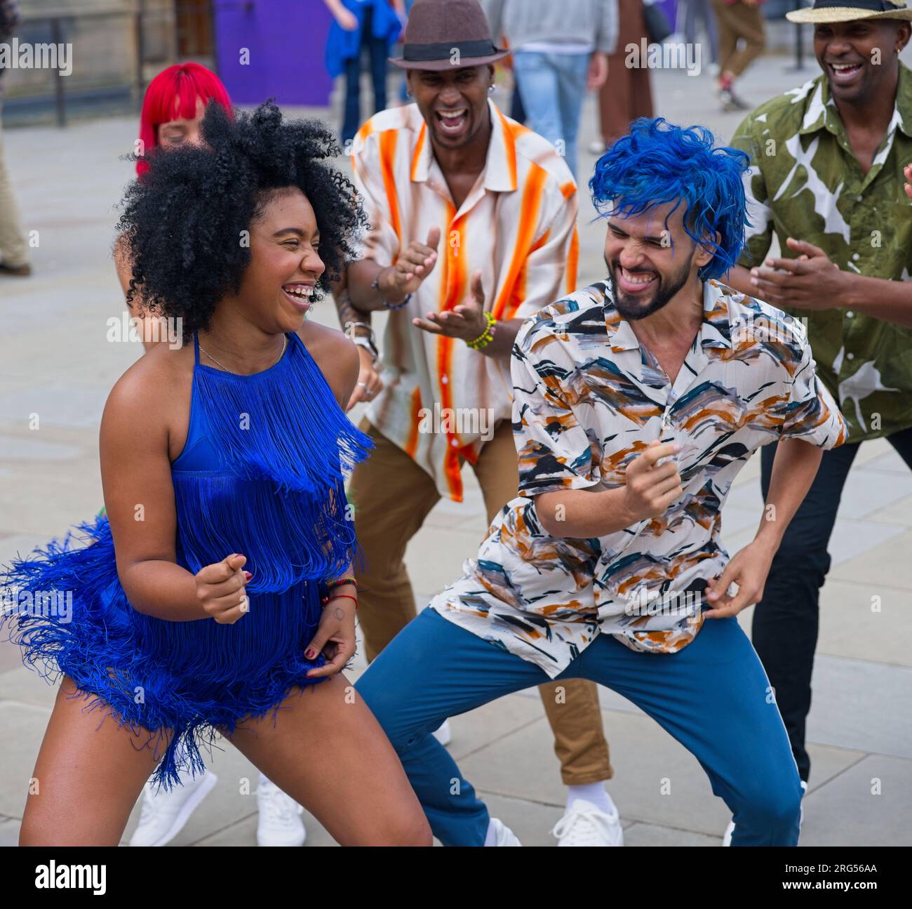 Edinburgh, Schottland. Montag, 7. August , 2023. Havanna Street Party, tritt auf die Straße und wird eine Explosion von Stadttanz mit Festivalmassen am Bristo Square aufführen. Kredit: Brian Anderson/Alamy Live News Stockfoto