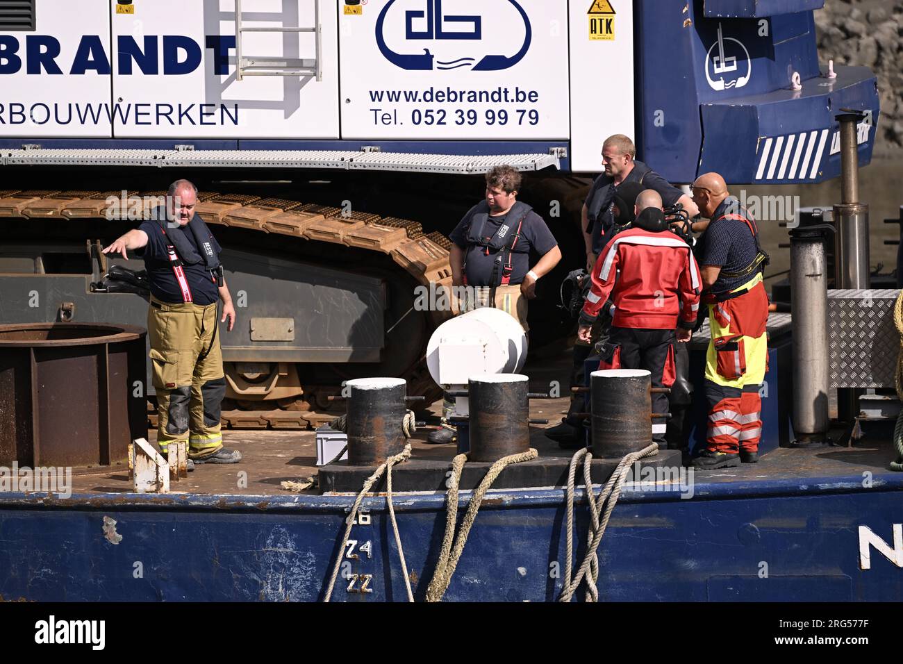 Dendermonde, Belgien. 07. Aug. 2023. Die Abbildung zeigt den Ort, an dem ein Frachtschiff in Grembergen bei Dendermonde gesunken ist. Der Kapitän, ein Mann aus Charleroi, wird vermisst, die Rettungsdienste suchen nach dem Mann mit Tauchern. Das Schiff der Firma Jogo Logistics ist in knapp 15 Minuten gesunken. BELGA FOTO LAURIE DIEFFEMBACQ Kredit: Belga News Agency/Alamy Live News Stockfoto