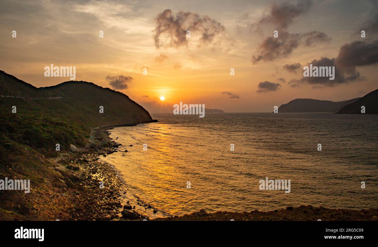 Sonnenuntergang am Bai Nhat Strand, Con Dao Insel, Ba Ria Vung Tau, Vietnam Stockfoto