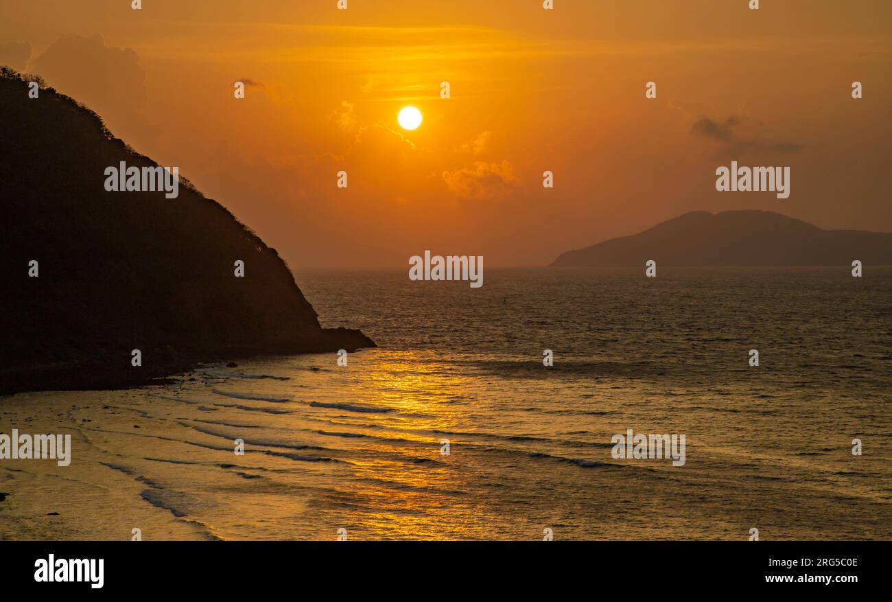 Sonnenuntergang am Bai Nhat Strand, Con Dao Insel, Ba Ria Vung Tau, Vietnam Stockfoto