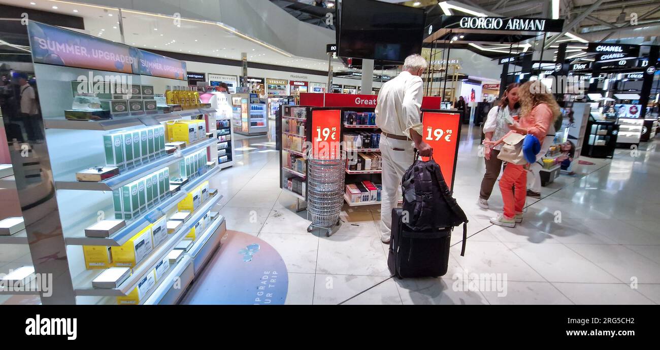 Duty-Free-Shop, Flughafen Eleftherios Venizelou, Athen, Griechenland, Südeuropa Stockfoto