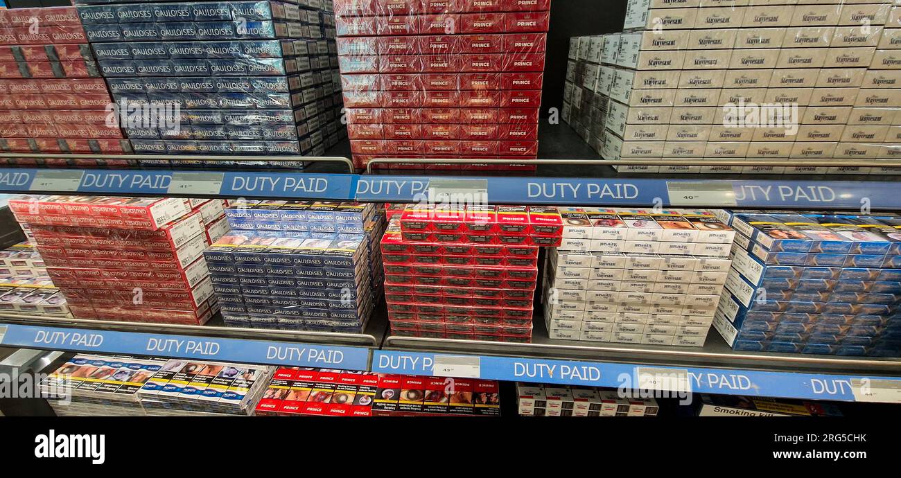 Duty-Free-Shop, Flughafen Eleftherios Venizelou, Athen, Griechenland, Südeuropa Stockfoto