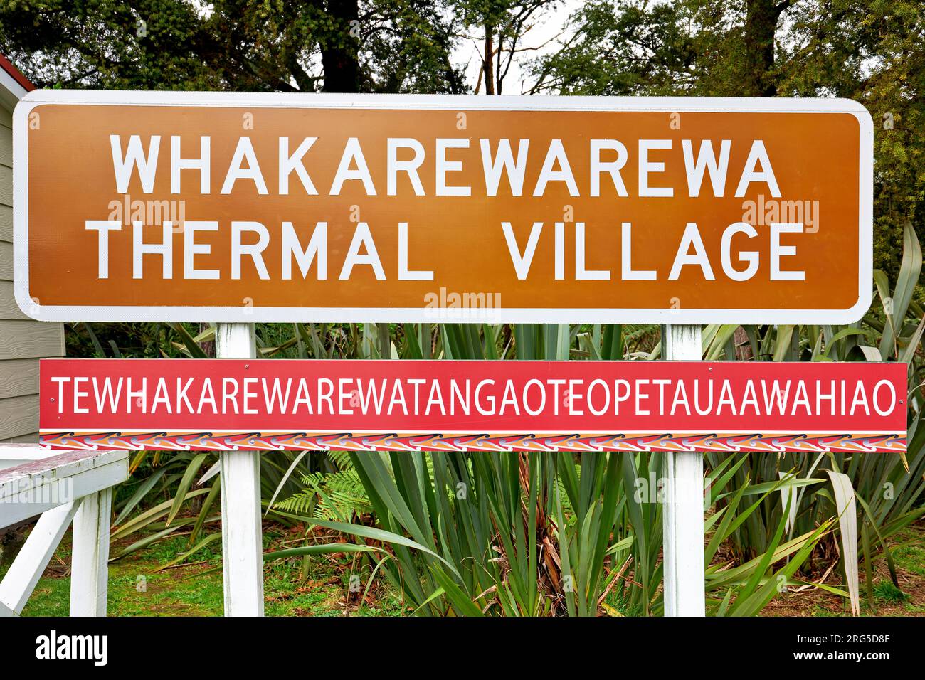 Rotorua. Neuseeland. Der Eingang von Whakarewarewa, dem lebenden Maori-Dorf Stockfoto