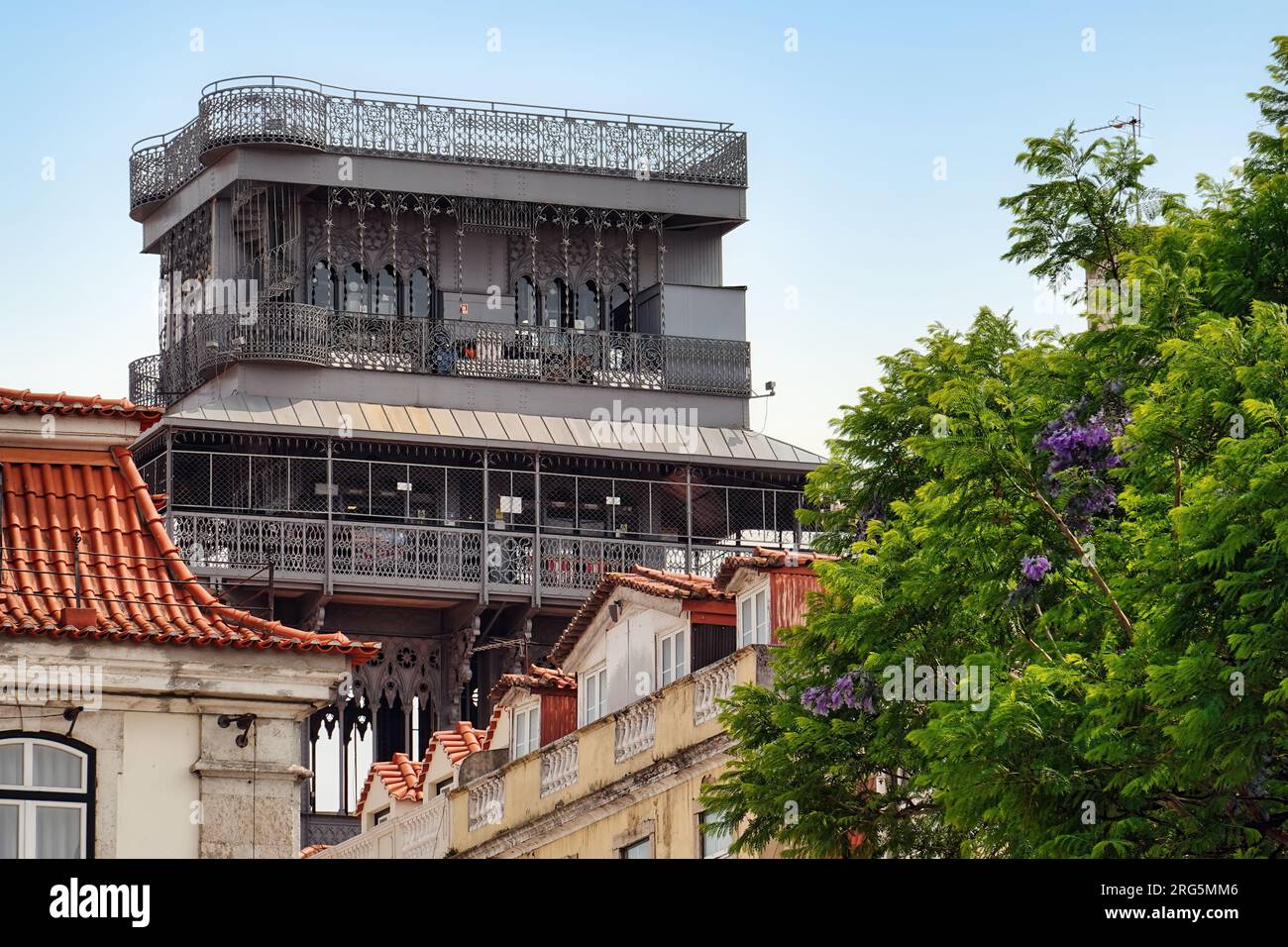 Santa Justa Lift, Elevador de Santa Justa in Lissabon, Portugal. Berühmter historischer Aufzug, auch Carmo Lift genannt. Stockfoto