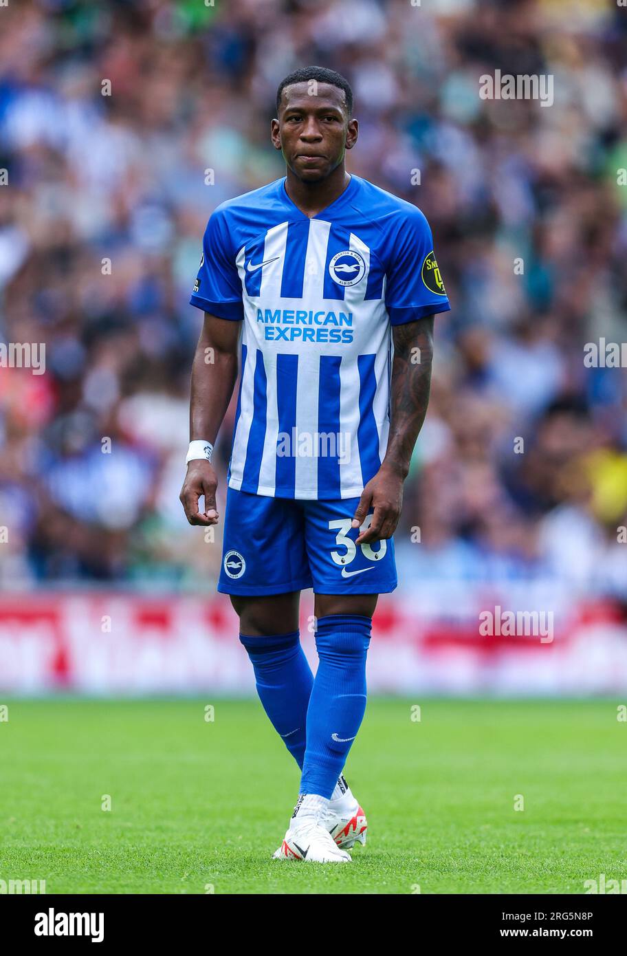 Brighton und Hove Albion's Pervis Estupinan in Aktion während des Vorsaison Freundschaftsspiels im Amex Stadium, Brighton und Hove. Foto: Sonntag, 6. August 2023. Stockfoto