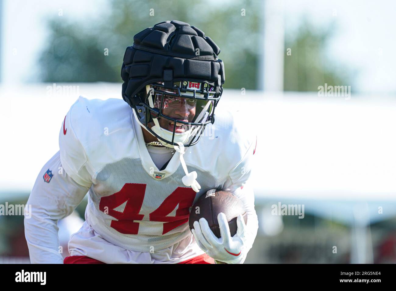 Tampa, Florida, USA, 3. August 2023, Tampa Bay Buccaneers Spieler Sean Tucker #44 während eines Trainingscamps im Advent Health Training Center. (Foto: Marty Jean-Louis) Stockfoto