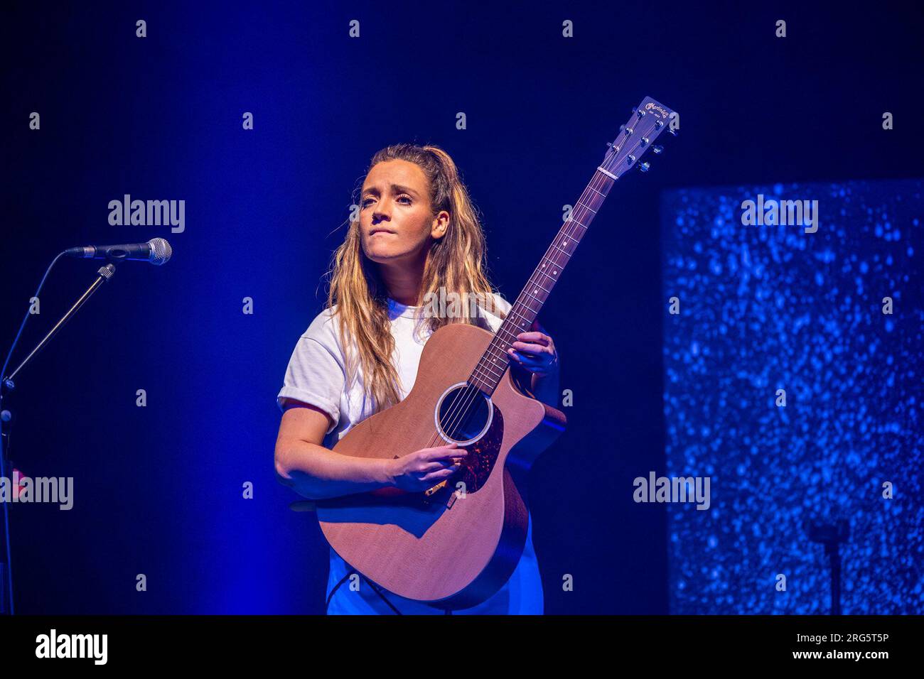 Edinburgh, Vereinigtes Königreich. 07. August 2023, Bild: Rückkehr nach einem Ausverkauf im Jahr 2022, das von Lauryn Redding verfasste und dargestellte Gig-Musical Bloody Elle kehrt vom 8. Bis 13. August ins Traverse Theatre zurück. Kredit: Rich Dyson/Alamy Live News Stockfoto