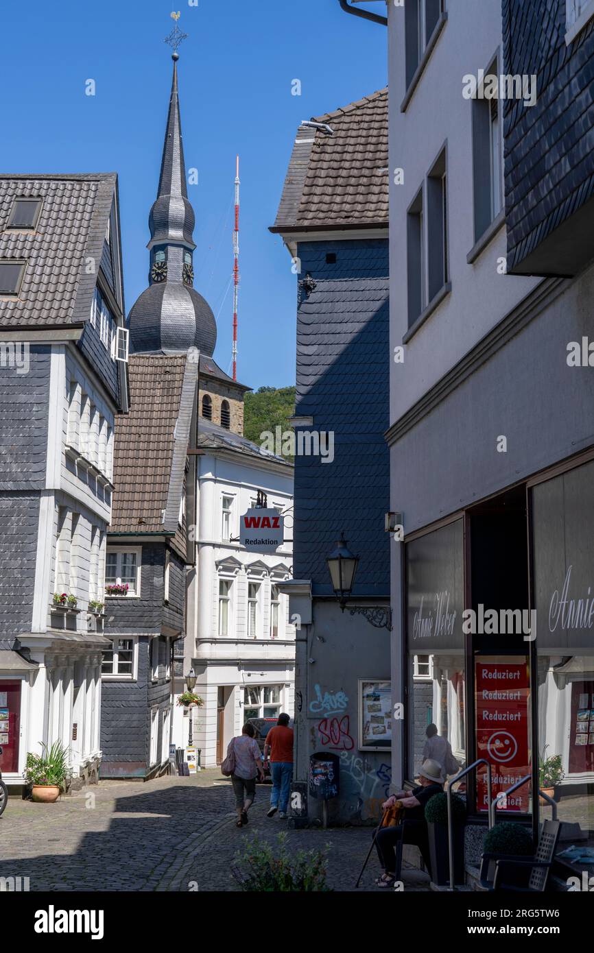 Die Altstadt von Langenberg, ein Bezirk Velbert im Bezirk Mettmann, eine von 2 Antennen des Senders Langenberg des WDR for Stockfoto
