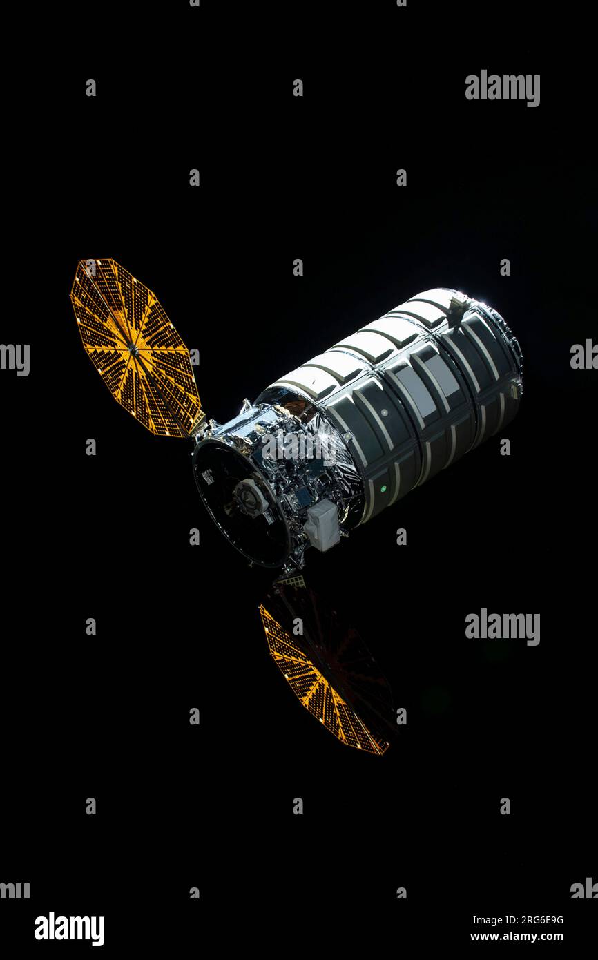 Das Cygnus-Frachtraum im Orbit. Stockfoto