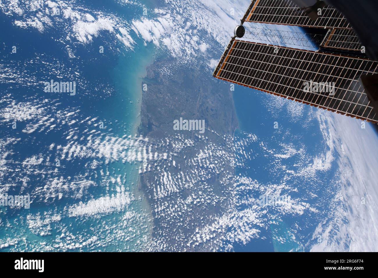 Blick aus dem All auf den Bundesstaat Florida, mit dem Golf von Mexiko an der Ostküste und dem Atlantischen Ozean an der Westküste. Stockfoto