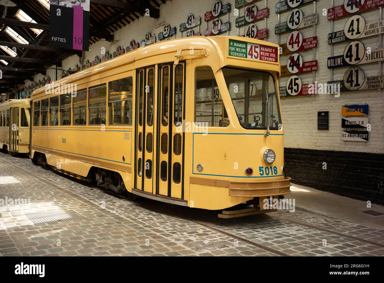 Das Museum für Stadtverkehr in Brüssel bietet Ihnen eine breite Sammlung von Fahrzeugen, die seit mehr als einem Jahr auf den Straßen der Hauptstadt unterwegs sind Stockfoto