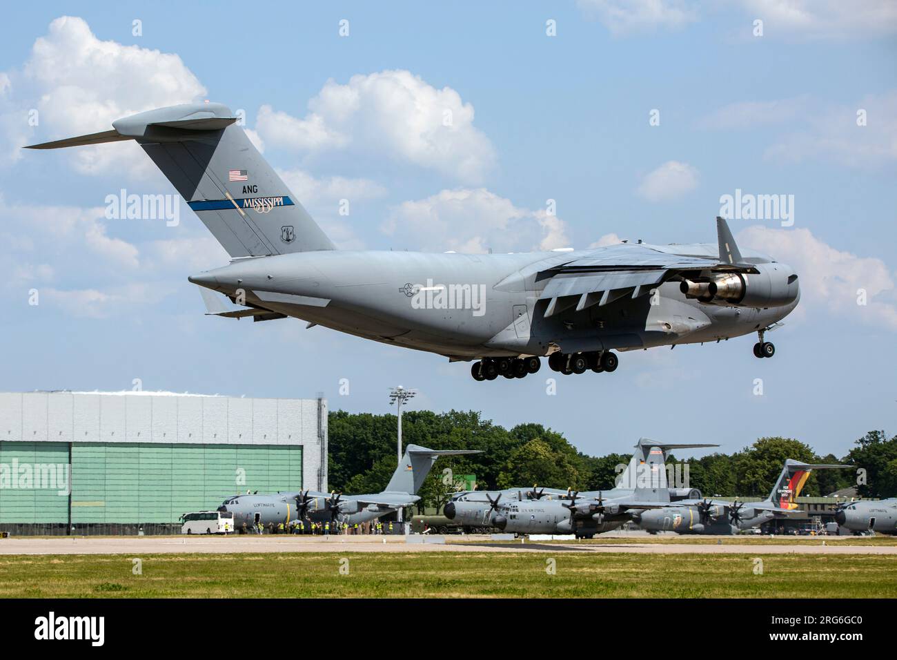 Air National Guard C-17 Transportflugzeug Landung während der Übung Air Defender 2023 in Wunstorf, Deutschland. Stockfoto