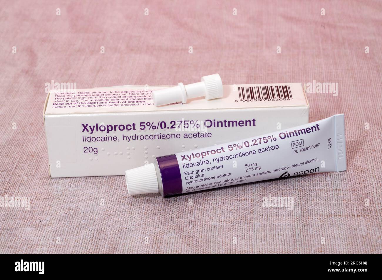 Xyloproct Hämorrhoidalsalbe Tube und Box Stockfoto