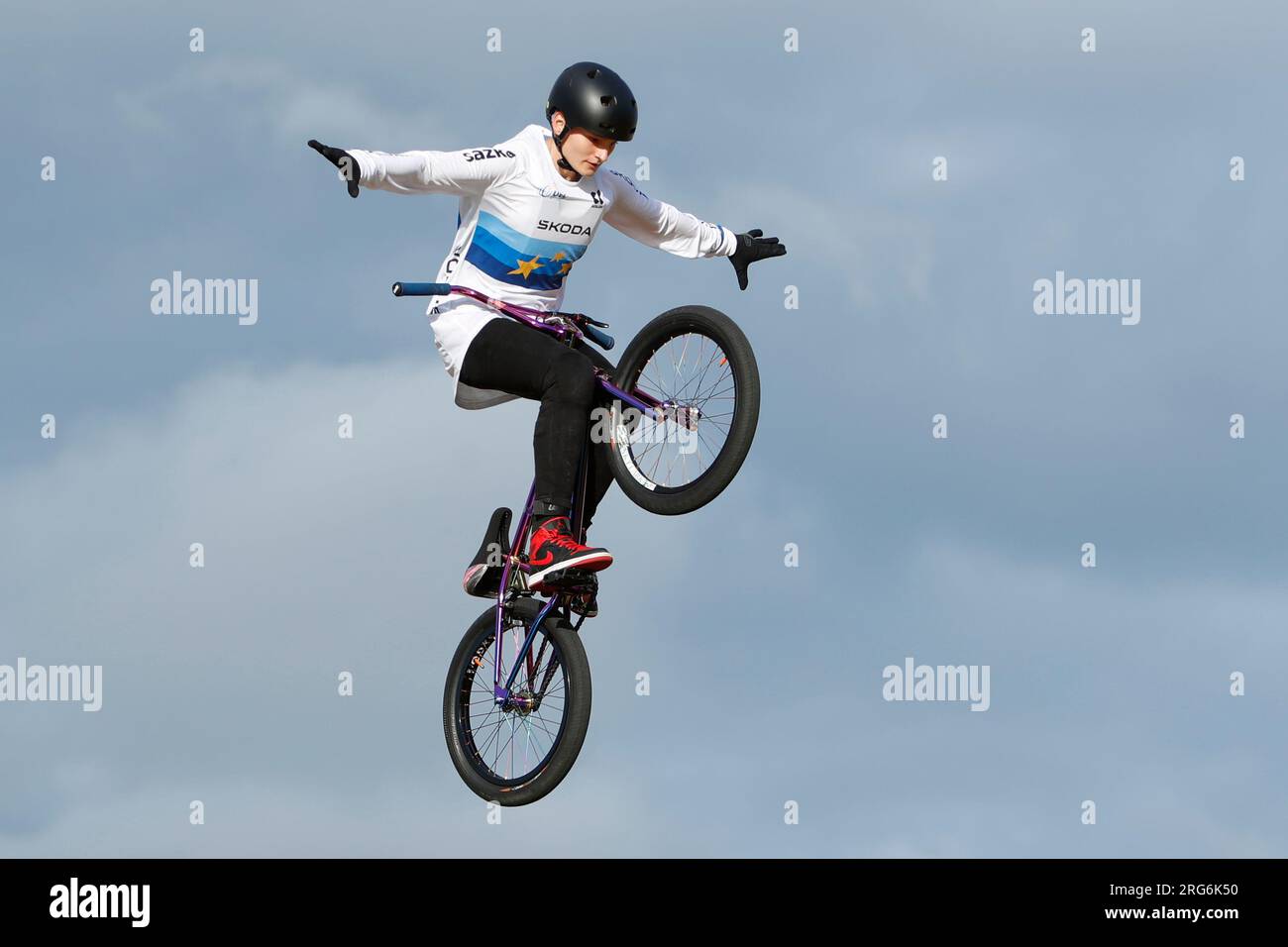 Iveta Miculycova aus der Tschechischen Republik nimmt am fünften Tag der UCI-Radweltmeisterschaft 2023 in Glasgow Green, Glasgow, am BMX Freestyle Women's Elite Final Teil. Foto: Montag, 7. August 2023. Stockfoto