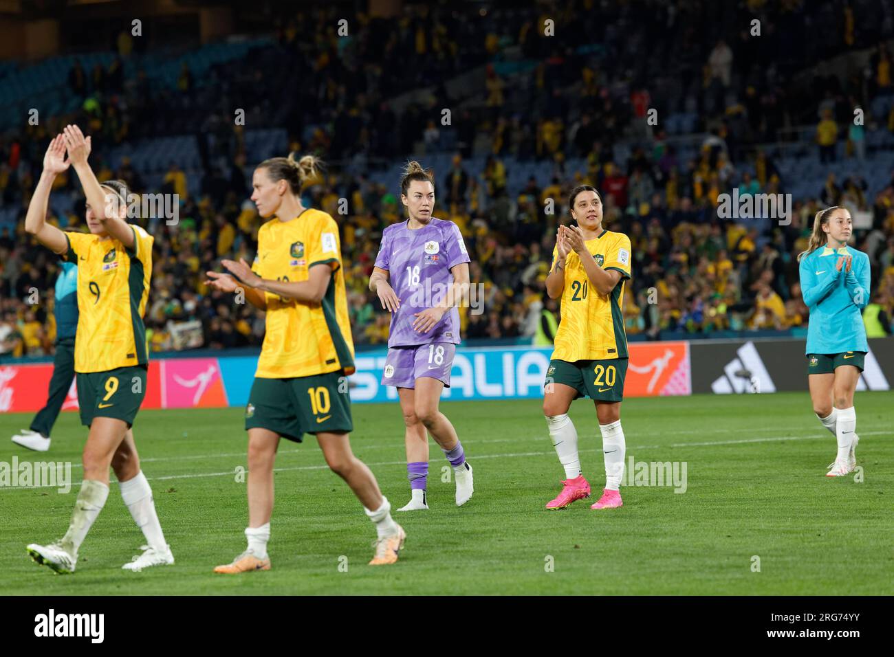 Sydney, Australien. 07. Aug. 2023. Australische Spieler danken der Menge nach dem FIFA Women's World Cup 2023 Runde 16-Spiel zwischen Australien und Dänemark im Stadium Australia am 7. August 2023 in Sydney, Australien. Gutschrift: IOIO IMAGES/Alamy Live News Stockfoto