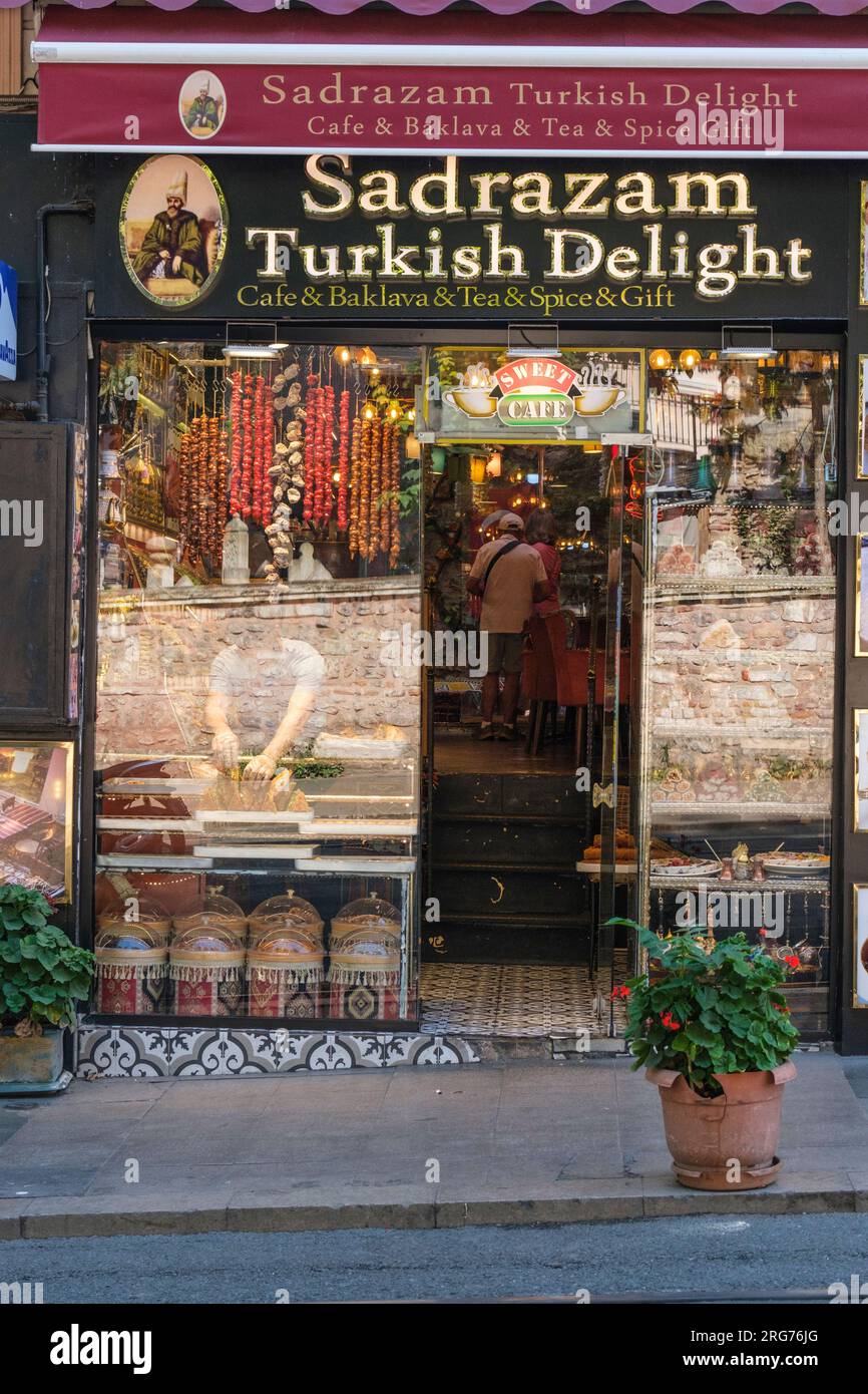 Istanbul, Türkei, Türkiye. Shoppen Sie auf türkische Delight Candies spezialisiert. Stockfoto