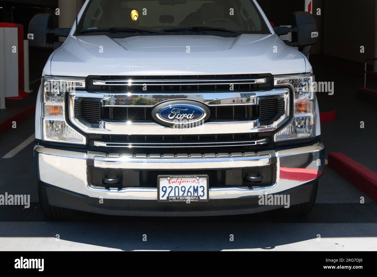 Weißer ford Super Duty Pickup-Truck F250 350 Frontansicht USA Stockfoto