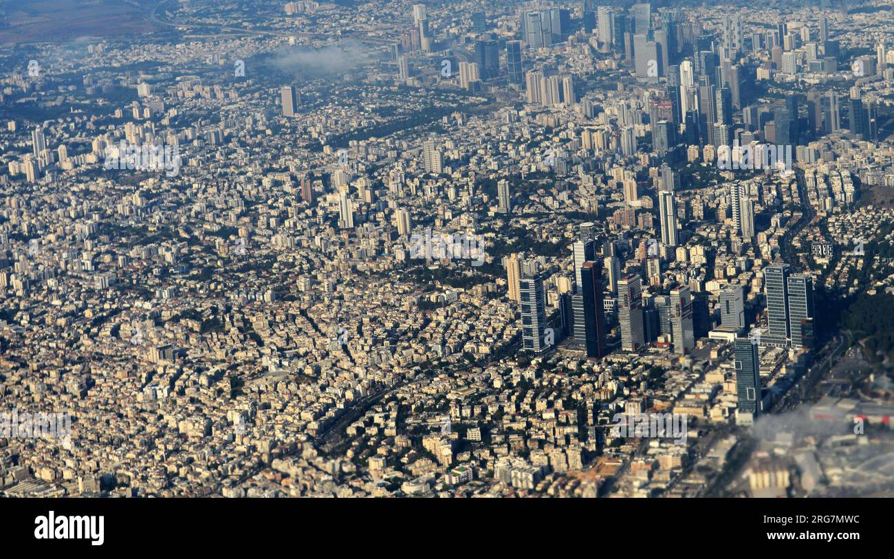 Luftaufnahme der sich wandelnden Skyline von Tel-Aviv. Tel-Aviv, Israel. Stockfoto