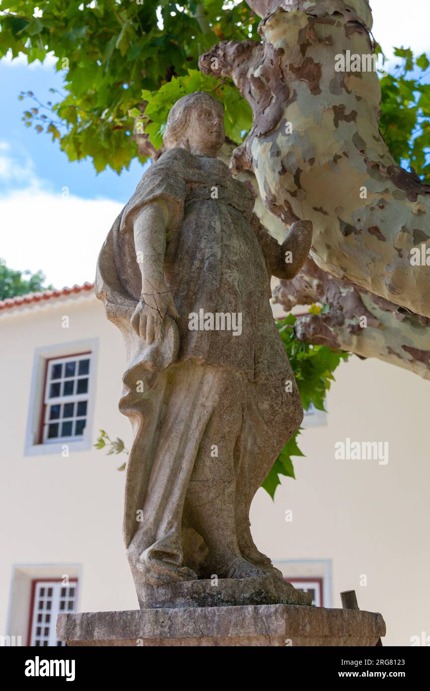 Sintra, Portugal, Juli 2023: Statue im Ribafria Estate (Quinta da Ribafria) Stockfoto