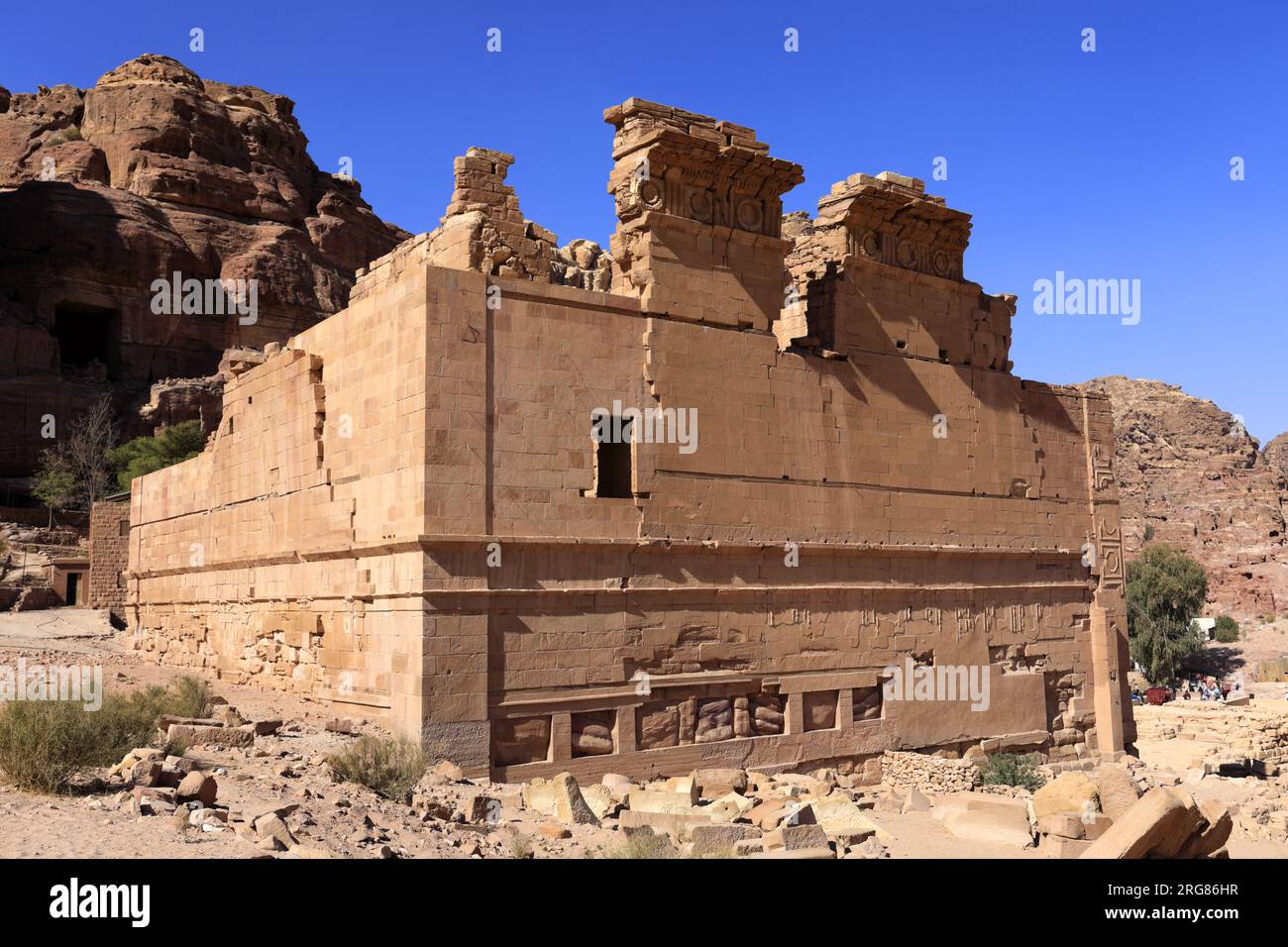 Blick auf Qasr al-Bint Tempel, Petra Stadt, UNESCO-Weltkulturerbe, Wadi Musa, Jordanien, Naher Osten Stockfoto