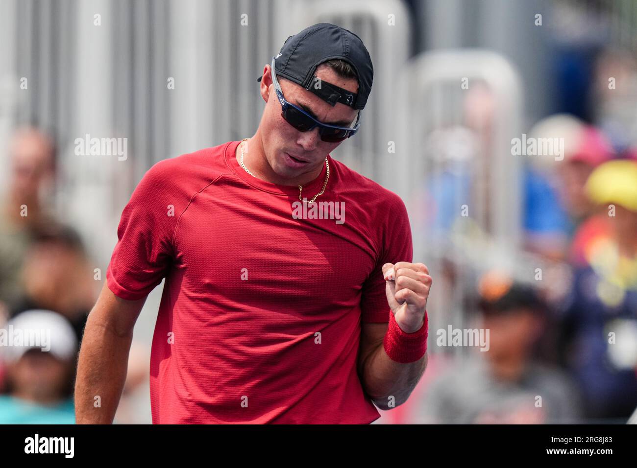 Toronto, Kanada, 05. August 2023: Justin Boulais aus Kanada reagiert, nachdem er am Tag der Qualifying Round Day 1 gegen Corentin Moutet aus Frankreich im Sobeys Stadium in Toronto, Kanada, einen Punkt gewonnen hat. Moutet gewann das Spiel, 6-0, 6-3. Stockfoto