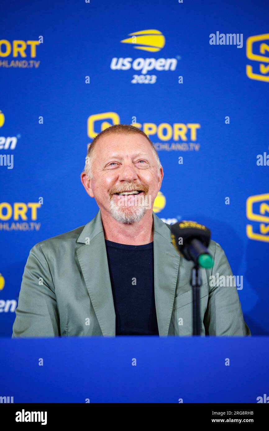 München, Deutschland. 08. Aug. 2023. Tennis: Medienrunde mit Experten und Kommentatoren zur Sendung der US Open 2023 in New York von Sportdeutschland.TV. Boris Becker, ehemaliger deutscher Tennisspieler, spricht auf der Pressekonferenz. Kredit: Matthias Balk/dpa/Alamy Live News Stockfoto