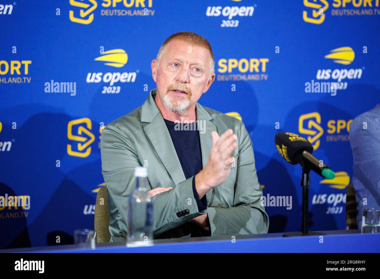 München, Deutschland. 08. Aug. 2023. Tennis, Medienrunde mit Experten und Kommentatoren für die Sendung der US Open 2023 in New York durch Sportdeutschland. TV: Boris Becker, ehemaliger deutscher Tennisspieler, spricht auf der Pressekonferenz. Kredit: Matthias Balk/dpa/Alamy Live News Stockfoto