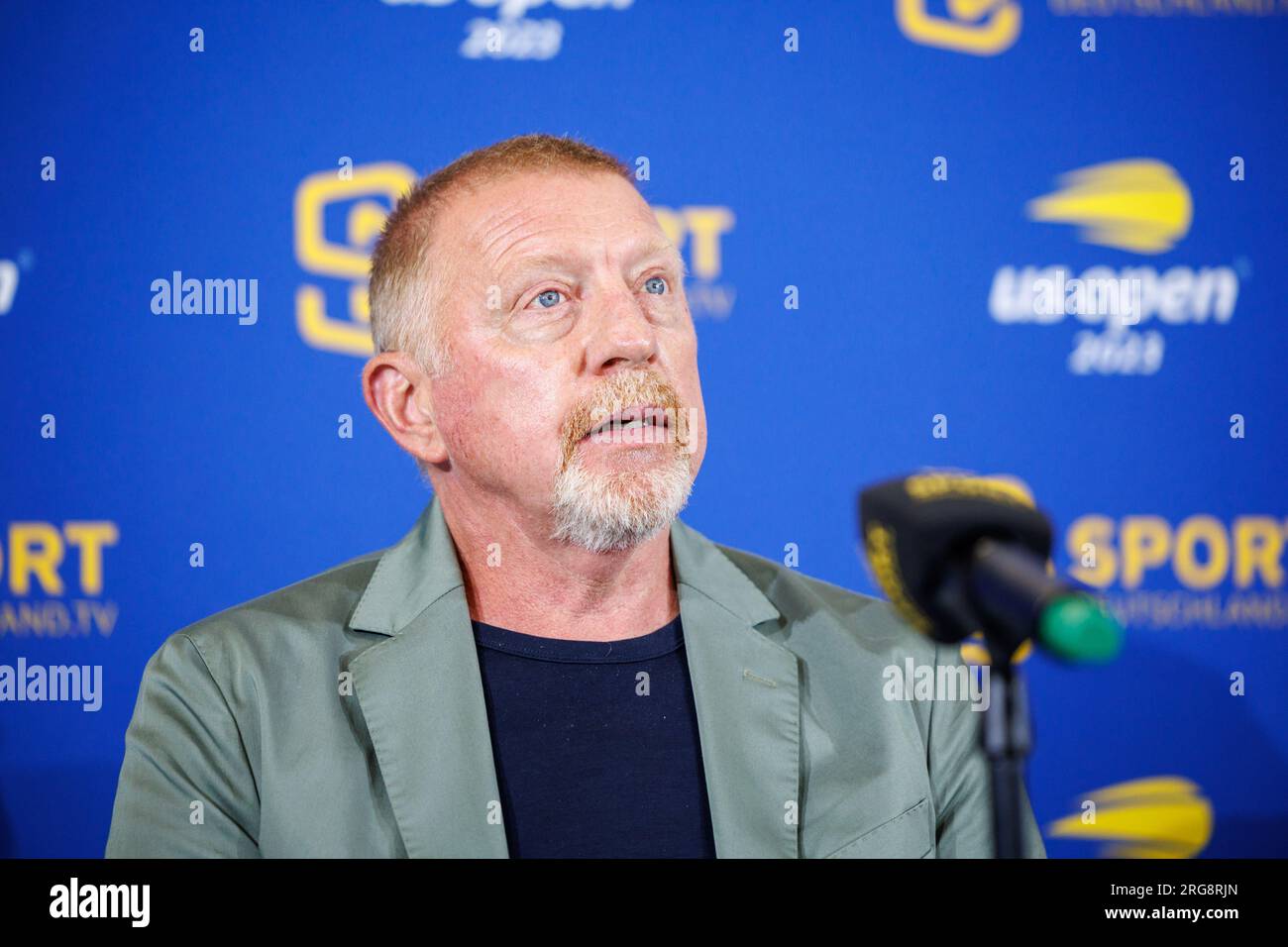 München, Deutschland. 08. Aug. 2023. Tennis: Medienrunde mit Experten und Kommentatoren zur Sendung der US Open 2023 in New York von Sportdeutschland.TV. Boris Becker, ehemaliger deutscher Tennisspieler, spricht auf der Pressekonferenz. Kredit: Matthias Balk/dpa/Alamy Live News Stockfoto