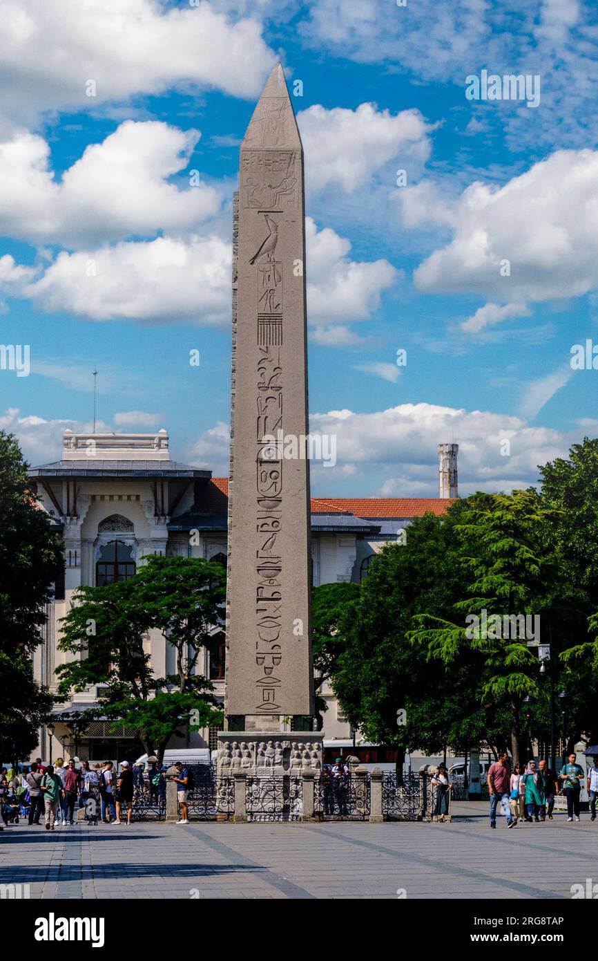 Istanbul, Türkei, Türkiye. Obelisk von Theodosius, transportiert aus Ägypten um 395A Uhr. Zur Erektion im Hippodrom, jetzt Sultanahmet-Platz. Stockfoto