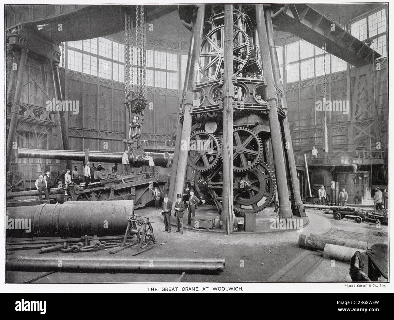 Great Crane in Woolwich Arsenal, im Südosten Londons, liegt im Sumpfgebiet zwischen Greenwich und Gravesend. Der Großteil der schweren Waffen für die Marine und der leichten Waffen für die Armee wurde in Woolwich hergestellt, und auch eine enorme Menge an verschiedenem Kriegsmaterial jeder Art wurde im Arsenal gelagert. Stockfoto