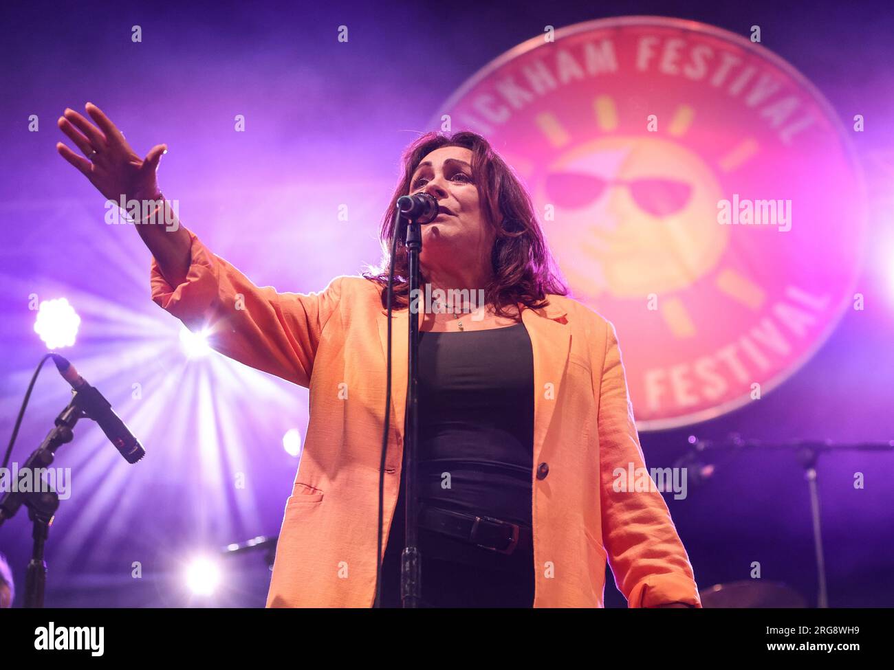 Die irische Folksängerin Mary Black tritt beim Wickham Festival 2023 auf. Stockfoto