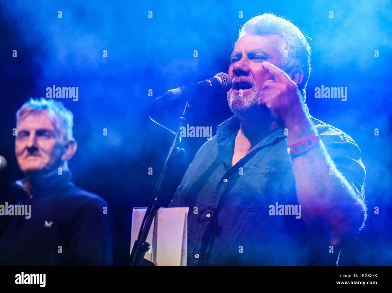 Jeremy Brown von Fisherman's Friends während ihrer Aufführung beim Wickham Festival 2023. Stockfoto