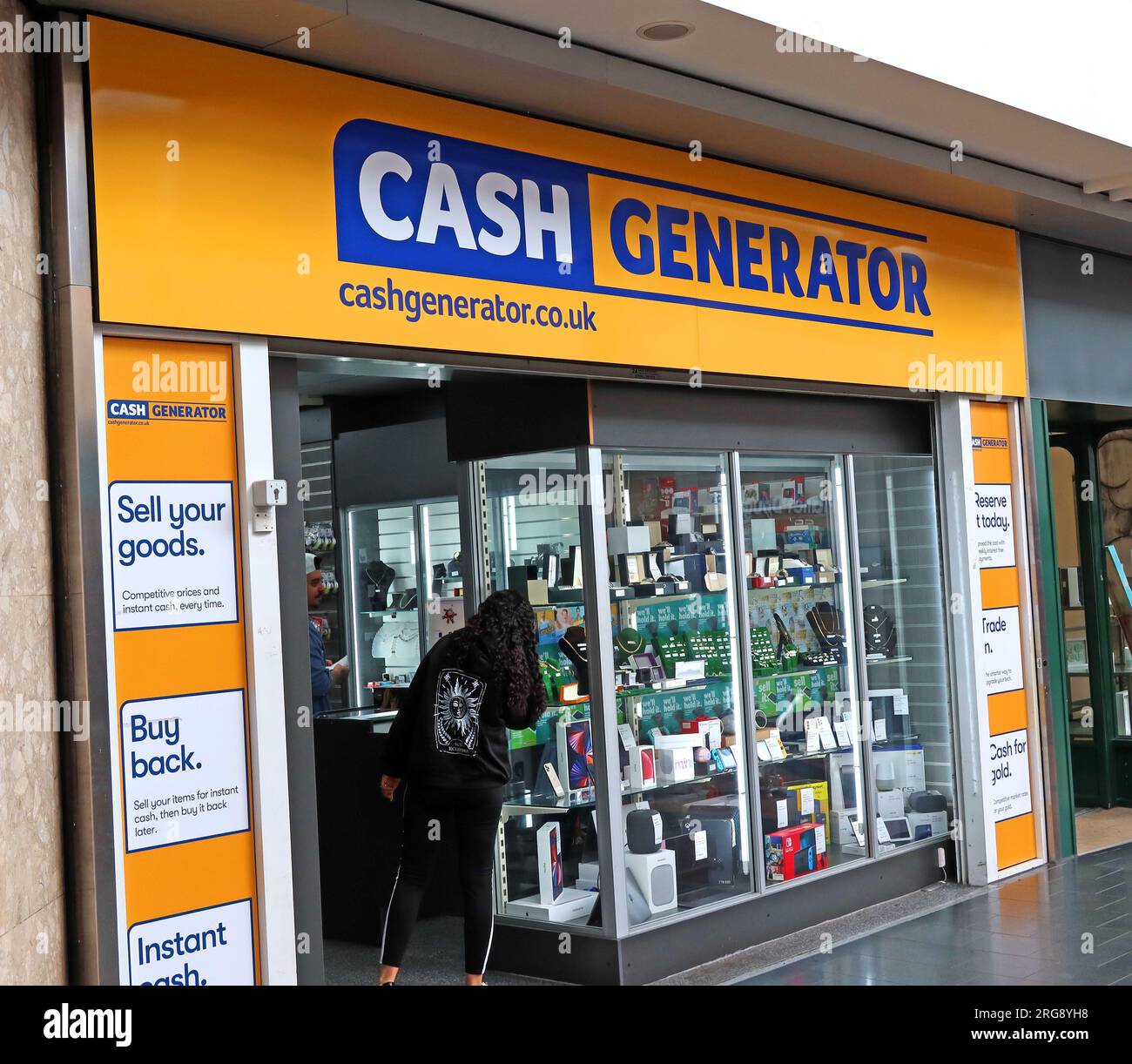 Cash Generator, 83 The Mall, Golden Square Shopping Centre, Warrington, Cheshire, England, Großbritannien, WA1 1QE Stockfoto