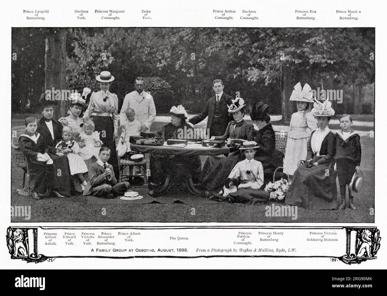 Königin Victoria in den Gärten des Osborne House, Isle of Wight, mit Mitgliedern der königlichen Familie. Stockfoto