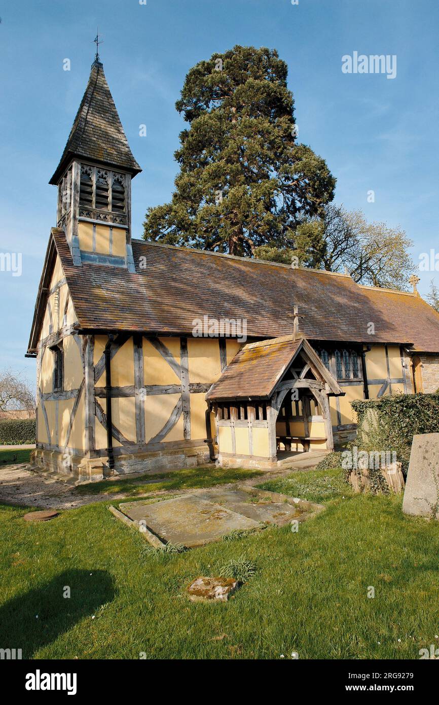 Die Timber-eingerahmte Kirche in Besford, Worcestershire bei Pershore Stockfoto