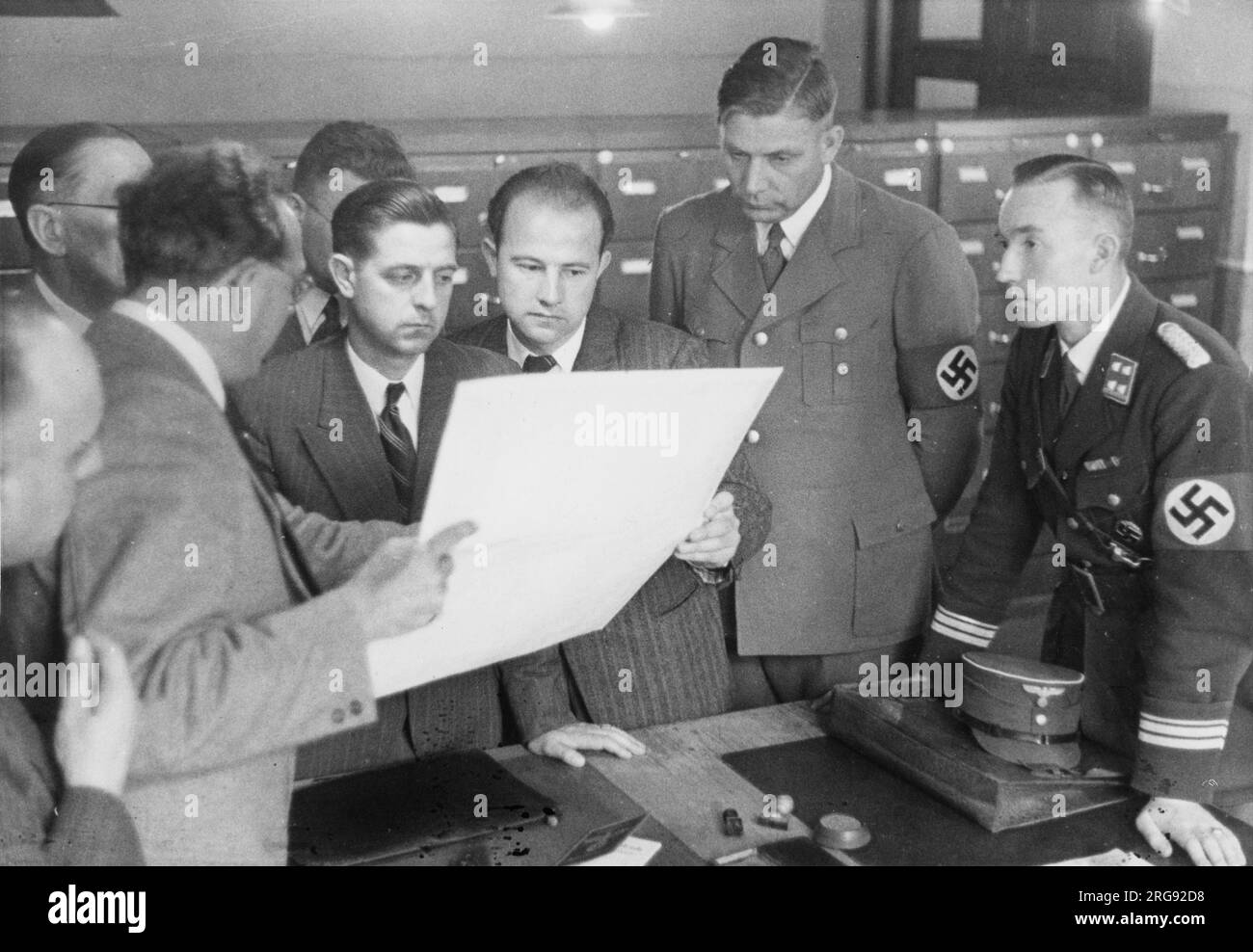 Belgische studentenkommission besucht Dresden, Deutschland, während des Zweiten Weltkriegs Stockfoto