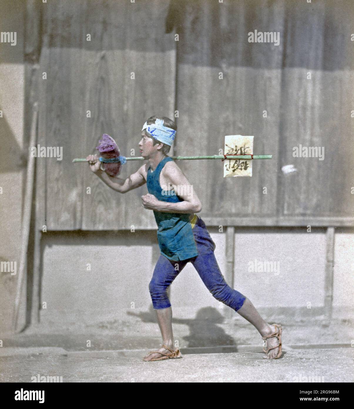 Postläufer mit Brief, Japan, ca. 1870er. Stockfoto