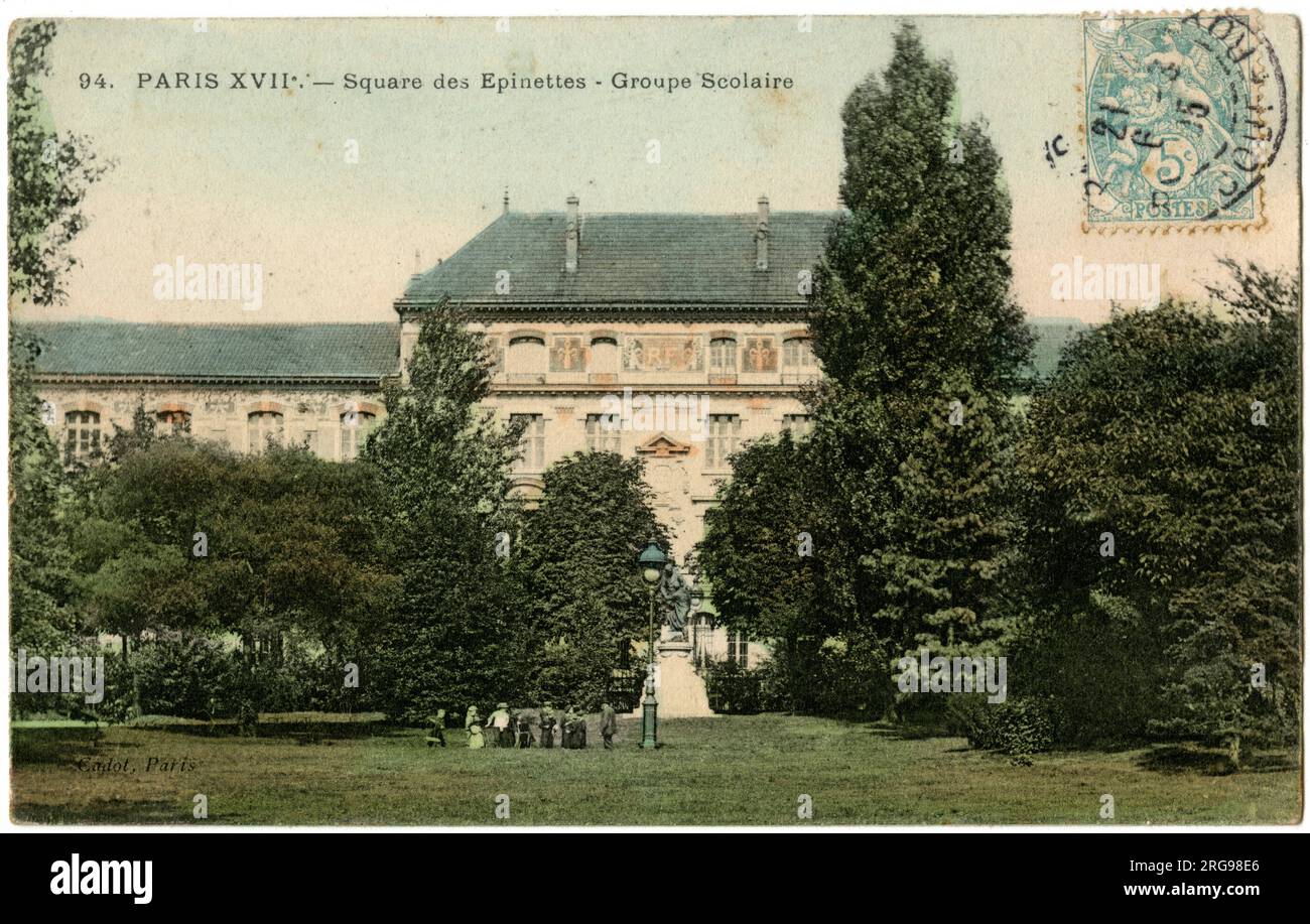Schulgruppe auf dem Rasen am Square des Epinettes, 17. Arrondissement, Paris, Frankreich. Stockfoto