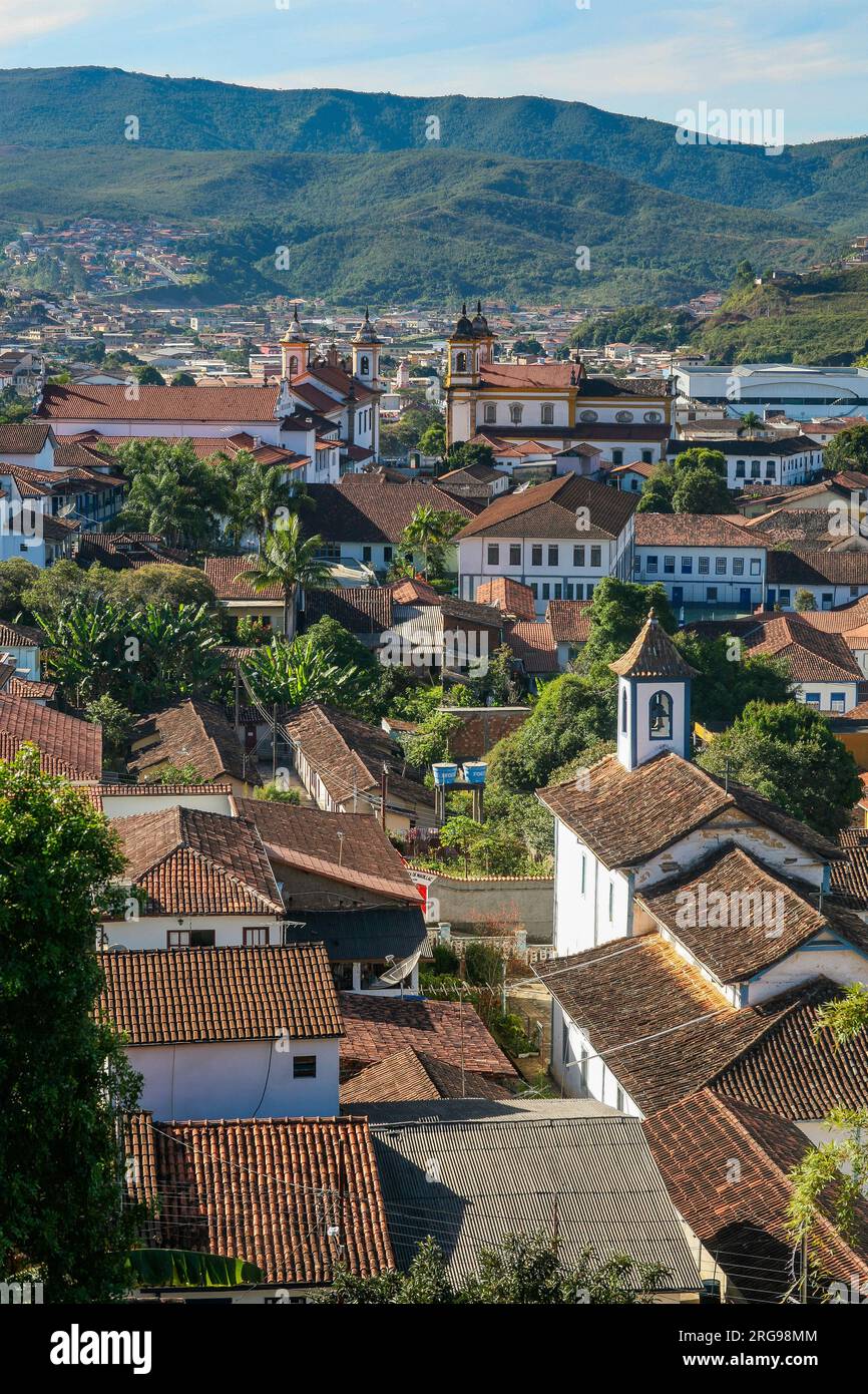 Brasilien, Kolonialstadt Mariana in Minas Gerais. Drei der neun Kirchen in der Stadt. Stockfoto