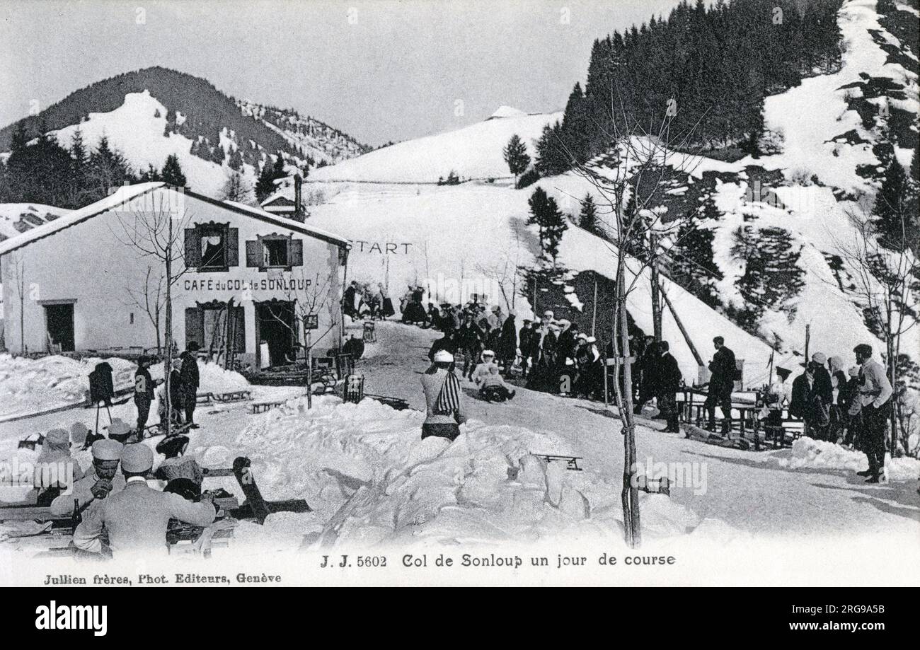 Col de Sanloup, Montreux, Schweiz - Rodelrennen zu zweit - The Start. Stockfoto