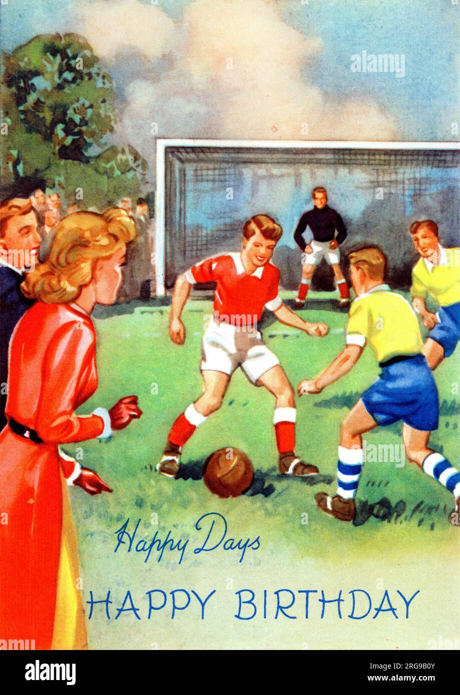 Geburtstagskarte, Jungs, die Football spielen, während Zuschauer zuschauen. Stockfoto