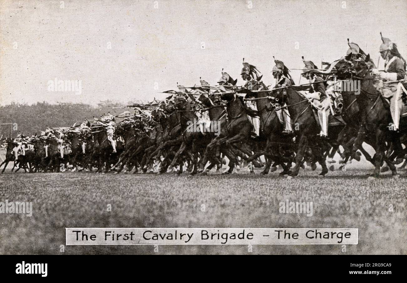 Das Silver Jubilee Aldershot Militär-Tattoo. Eine jährliche Veranstaltung aus dem Jahr 1894. In den 1920er und 1930er Jahren präsentierte das Aldershot Command Searchlight Tattoo in der Rushmoor Arena Ausstellungen aus allen Bereichen der Dienste, einschließlich Aufführungen mit Flammenfackeln. Zu einer Zeit zogen die Vorstellungen Menschenmassen von bis zu 500.000 Personen an. Das Tattoo wurde organisiert, um Geld für militärische Wohltätigkeitsorganisationen zu sammeln. Bis Ende der 1930er Jahre wurden jährlich rund £40.000 000 Menschen auf die Veranstaltung gebracht. Das Finale. Stockfoto