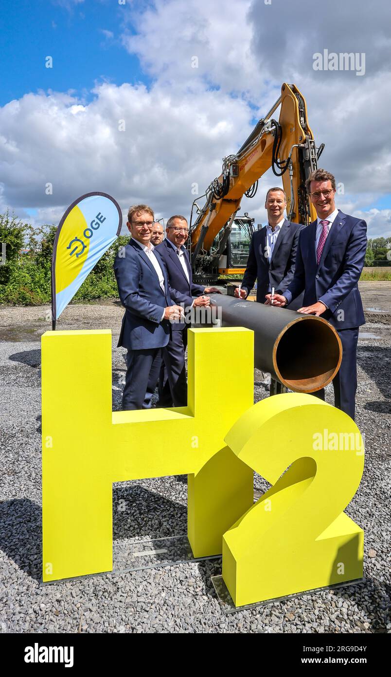 Werne, Nordrhein-Westfalen, Deutschland - bahnbrechende Zeremonie für die H2-Trainingslinie von OGE in Werne am 07.08.2023. Von links: Lothar Christ, Bürgermeister von Stockfoto