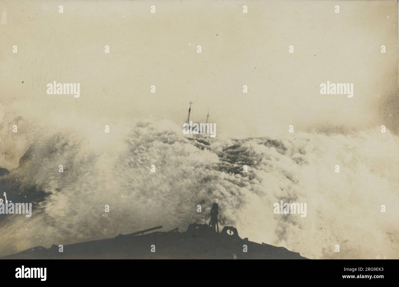WW1 Deutsche Marine Geschwindigkeitstests, Meldung auf der Rückseite sagt 'Propeller Wash'. Stockfoto