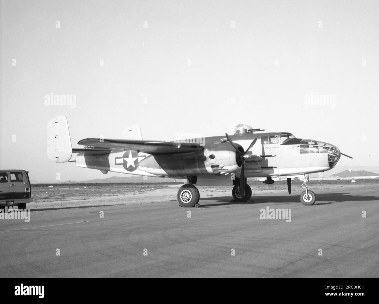 Nordamerikanische TB-25N Mitchell N9856C - 43-28204. Geändert als TB-25N im Jahr 1953. Verkauft auf dem zivilen Markt im Jahr 1957 als N9856C. Betrieb als Löschflugzeug. Verkauft 1968 an Filmways, Inc. Und verwendet für den Film Catch-22. Verkauft 1971 an Tallmantz Aviation, Kalifornien. Restauriert von Aero-Händlern und gekennzeichnet als PBJ-1J *Pacific Princess*. Derzeit lufttüchtig. Verwendet in Filmin von „Pearl Harbour“ Stockfoto